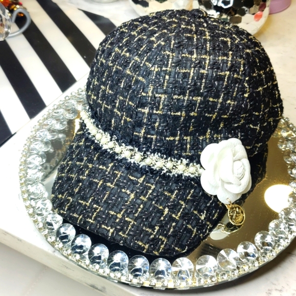 last one.... Tweed Camilla flower cap hat - Picture 1 of 6